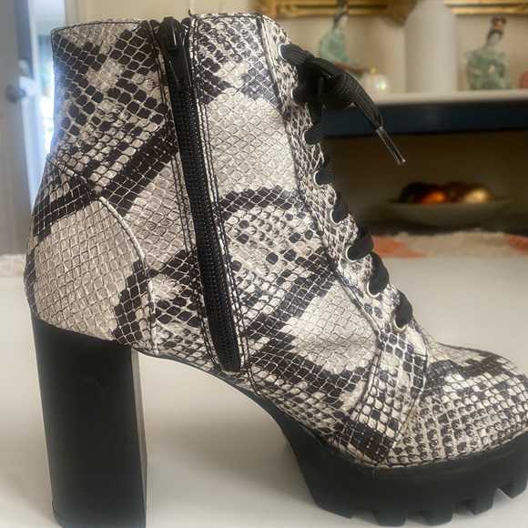 Bamboo Snakeprint Boots High Heel Size 7.5 - Picture 7 of 9
